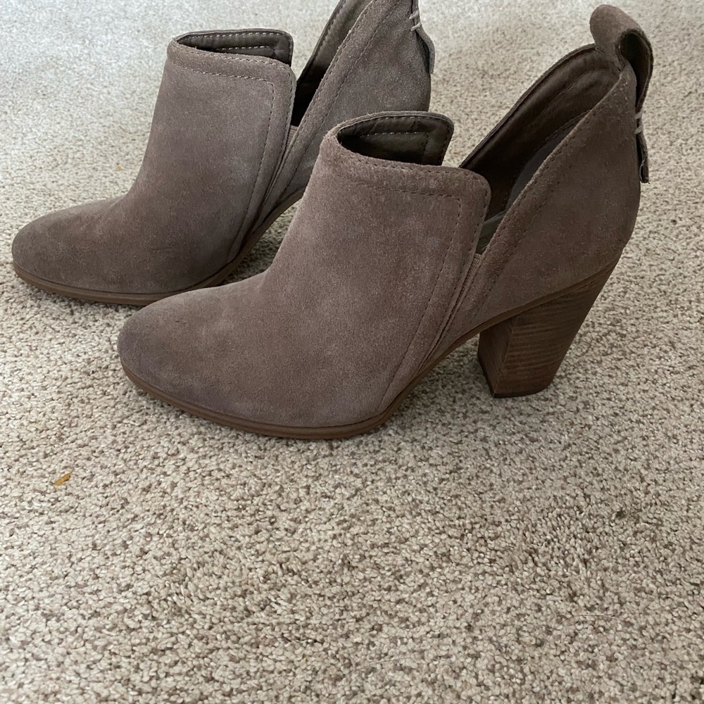 Vince Camuto shoe boots size 7.5 great condition